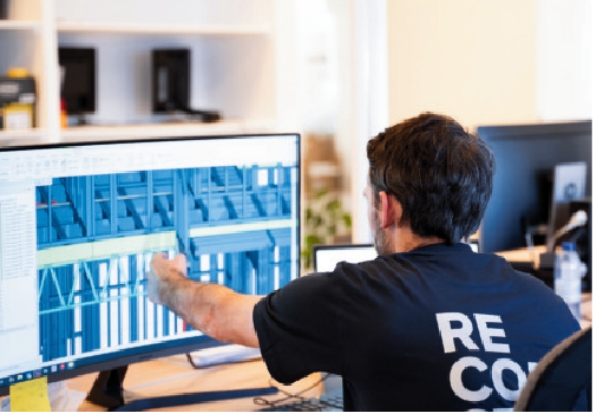 worker beSteel at the office - BIM expert