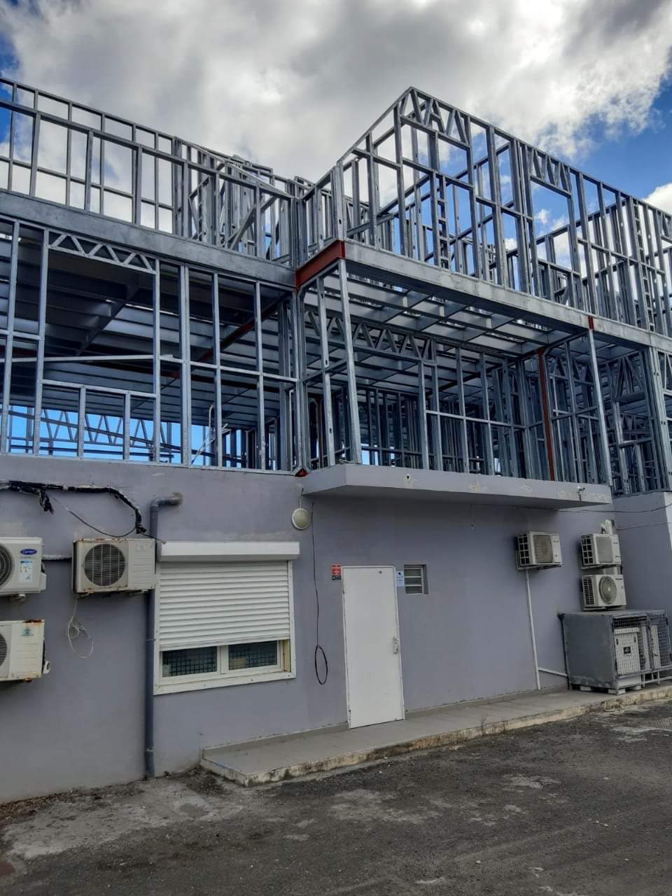 Steel frame building